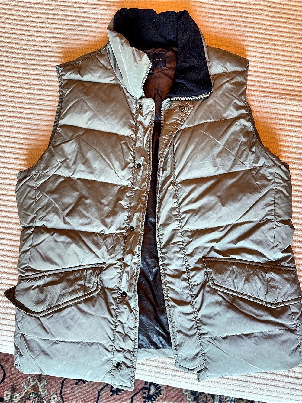 Banana Republic Quilted Puffer Vest in Taupe/Gray Like New